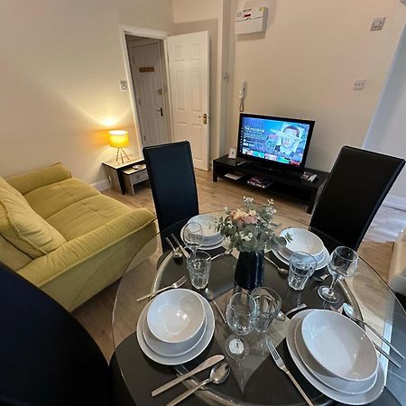 1-Bedroom Flat With Small Garden & Paid Parking In Finsbury Park, Highbury Londres Exterior foto