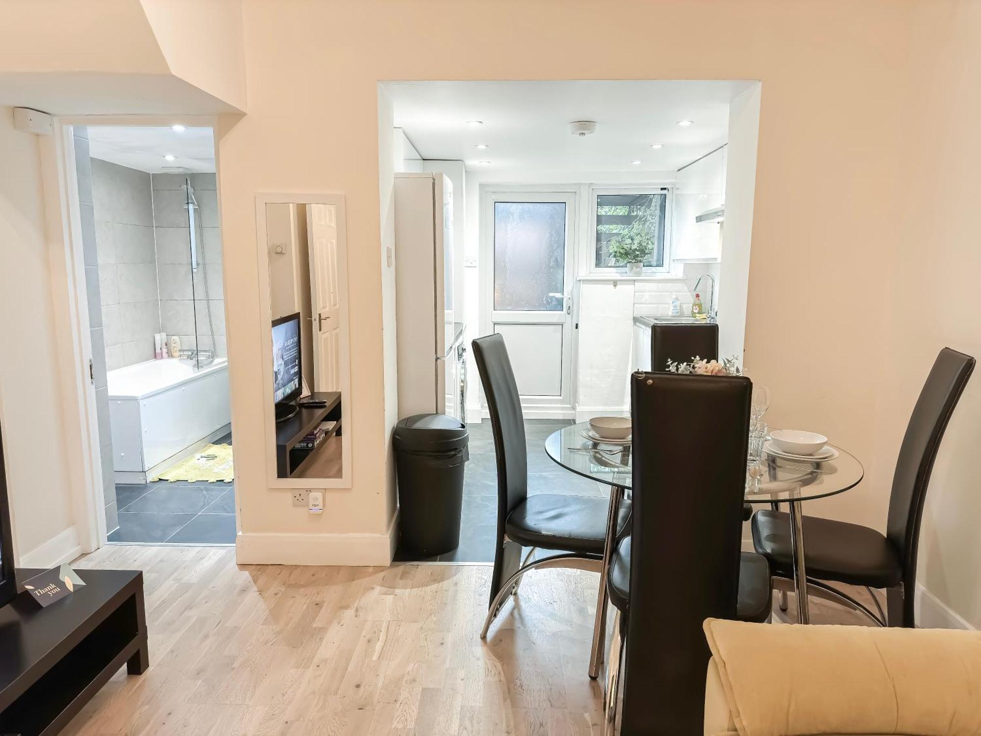 1-Bedroom Flat With Small Garden & Paid Parking In Finsbury Park, Highbury Londres Exterior foto