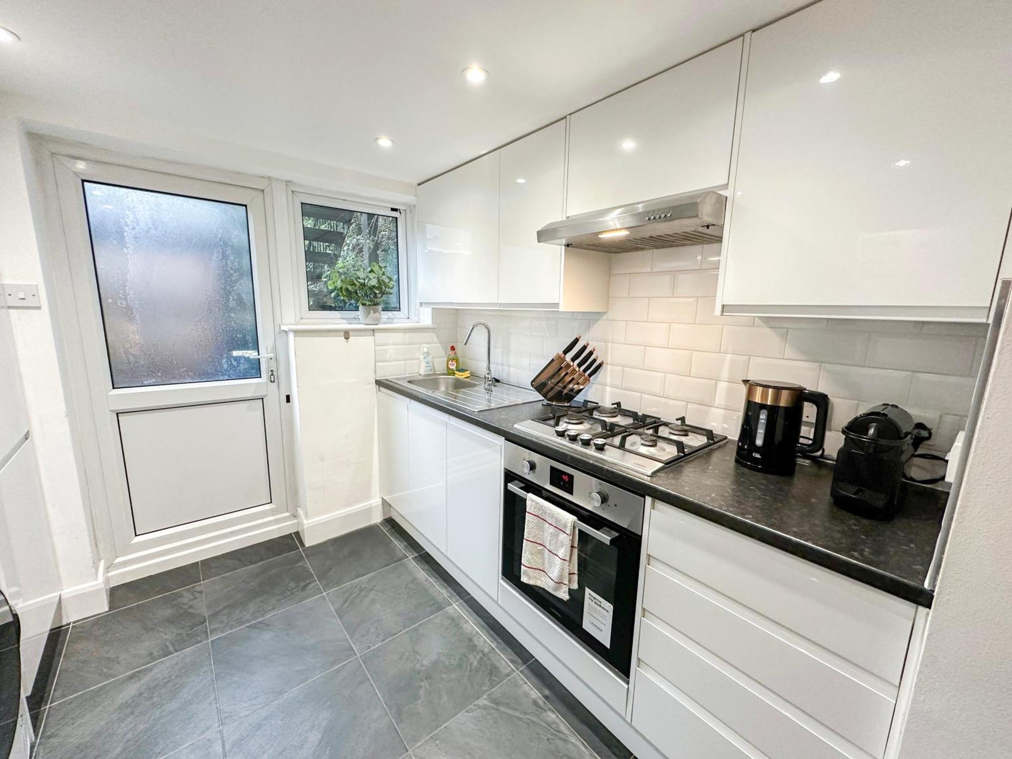 1-Bedroom Flat With Small Garden & Paid Parking In Finsbury Park, Highbury Londres Exterior foto