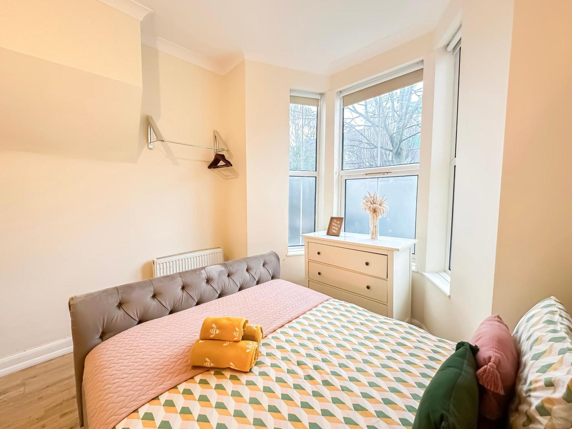 1-Bedroom Flat With Small Garden & Paid Parking In Finsbury Park, Highbury Londres Exterior foto