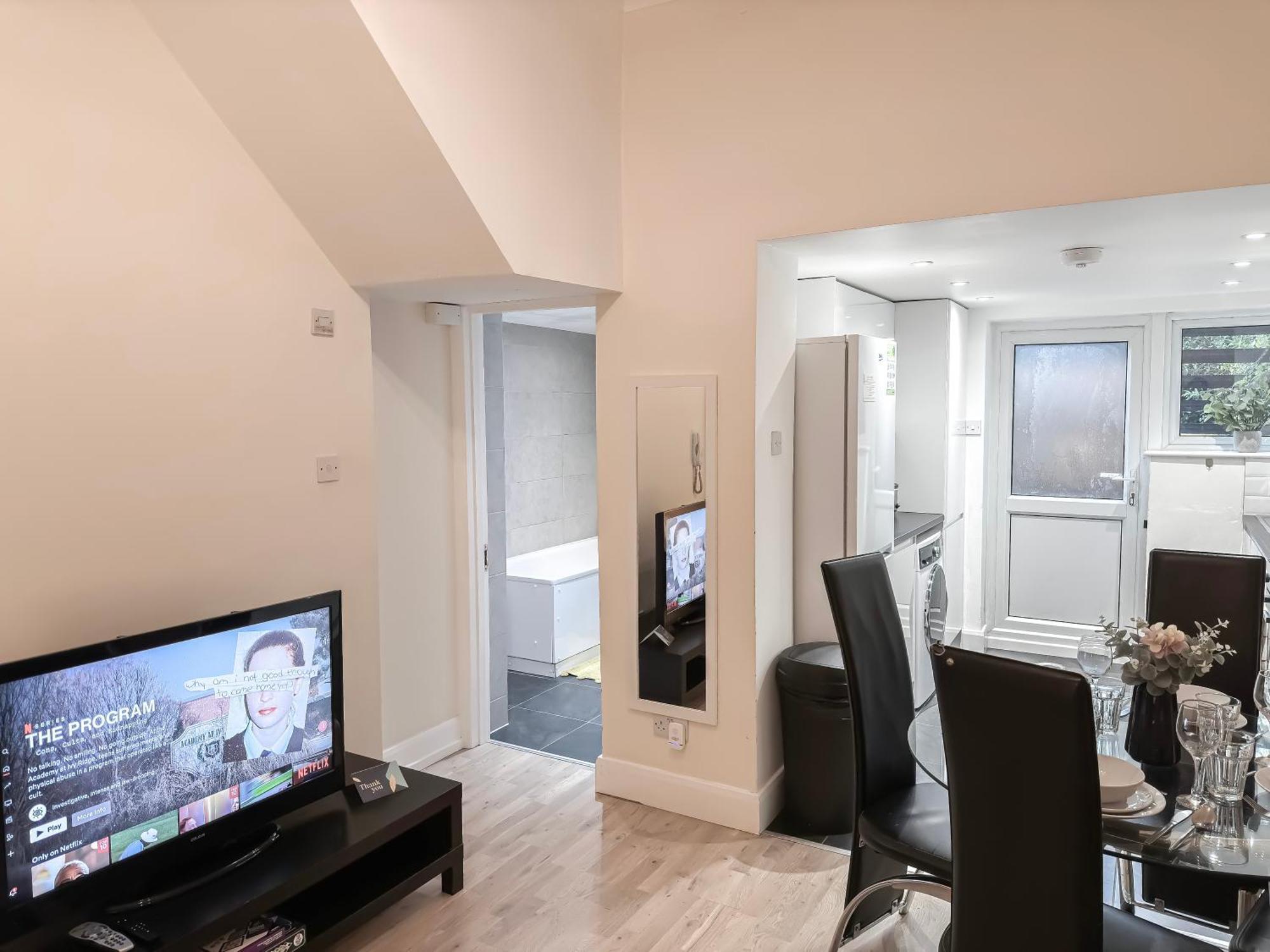 1-Bedroom Flat With Small Garden & Paid Parking In Finsbury Park, Highbury Londres Exterior foto
