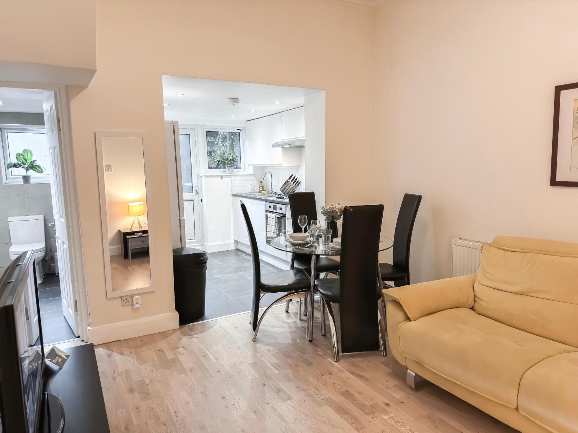 1-Bedroom Flat With Small Garden & Paid Parking In Finsbury Park, Highbury Londres Exterior foto