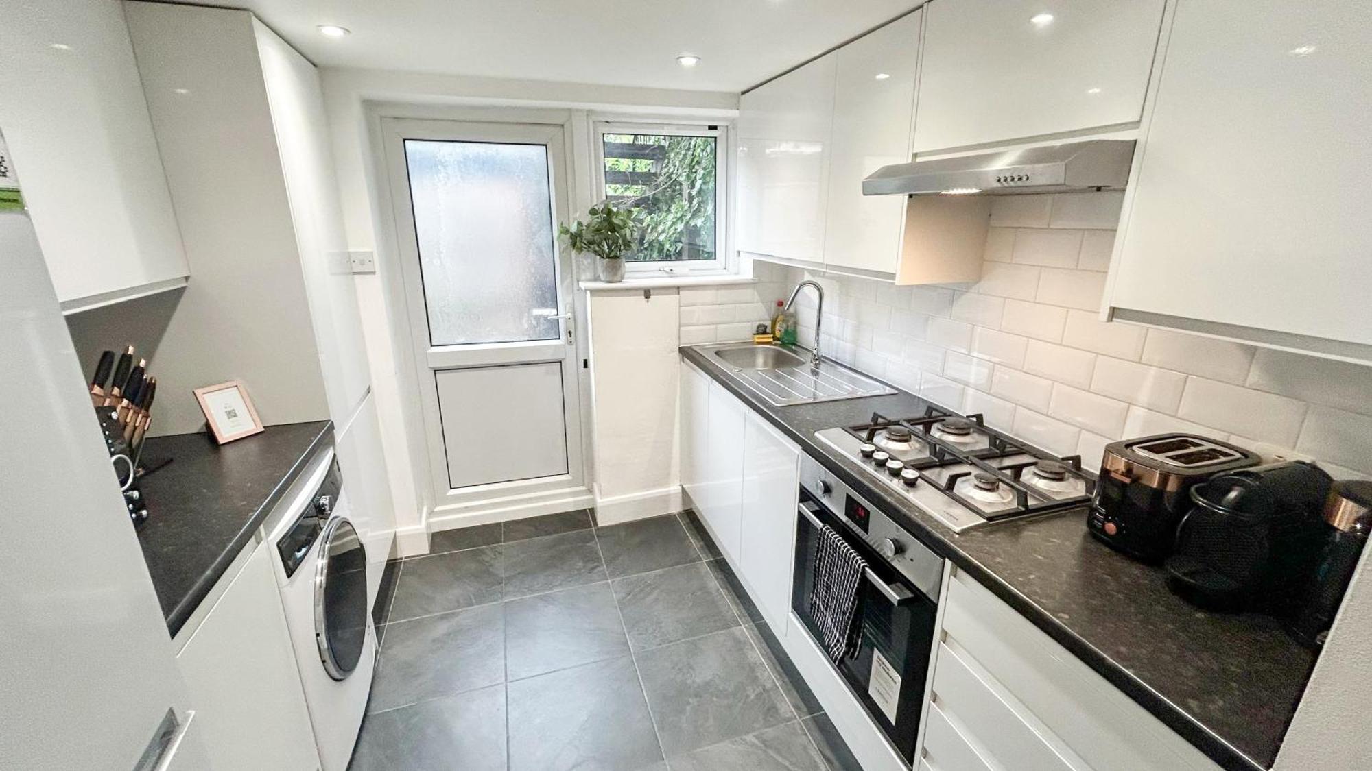 1-Bedroom Flat With Small Garden & Paid Parking In Finsbury Park, Highbury Londres Exterior foto