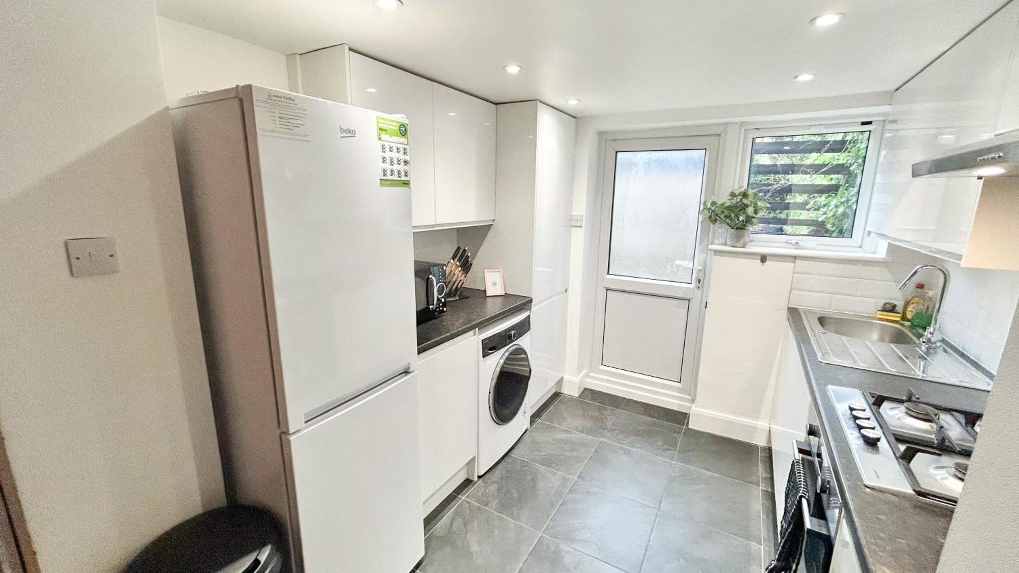 1-Bedroom Flat With Small Garden & Paid Parking In Finsbury Park, Highbury Londres Exterior foto