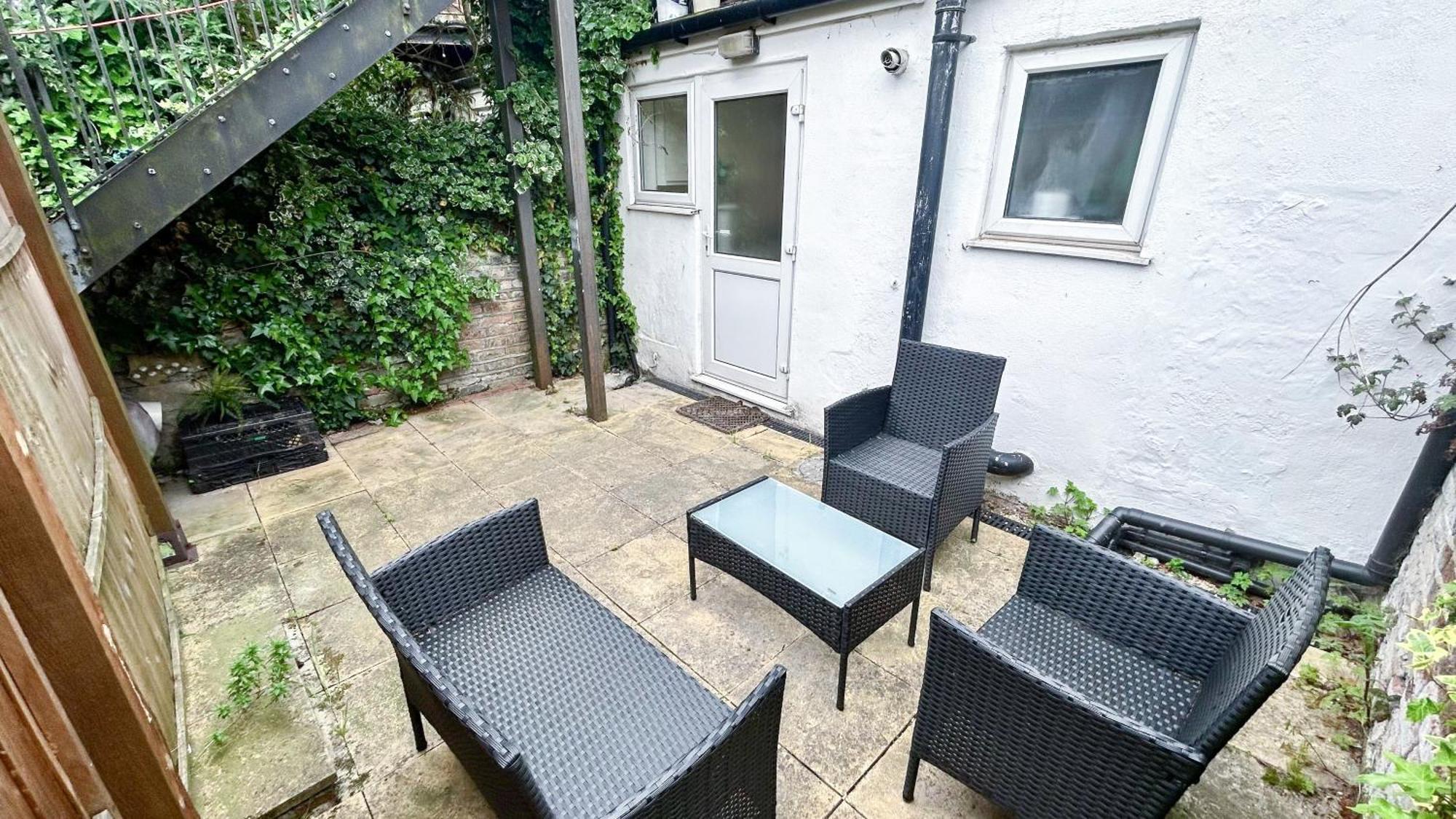 1-Bedroom Flat With Small Garden & Paid Parking In Finsbury Park, Highbury Londres Exterior foto