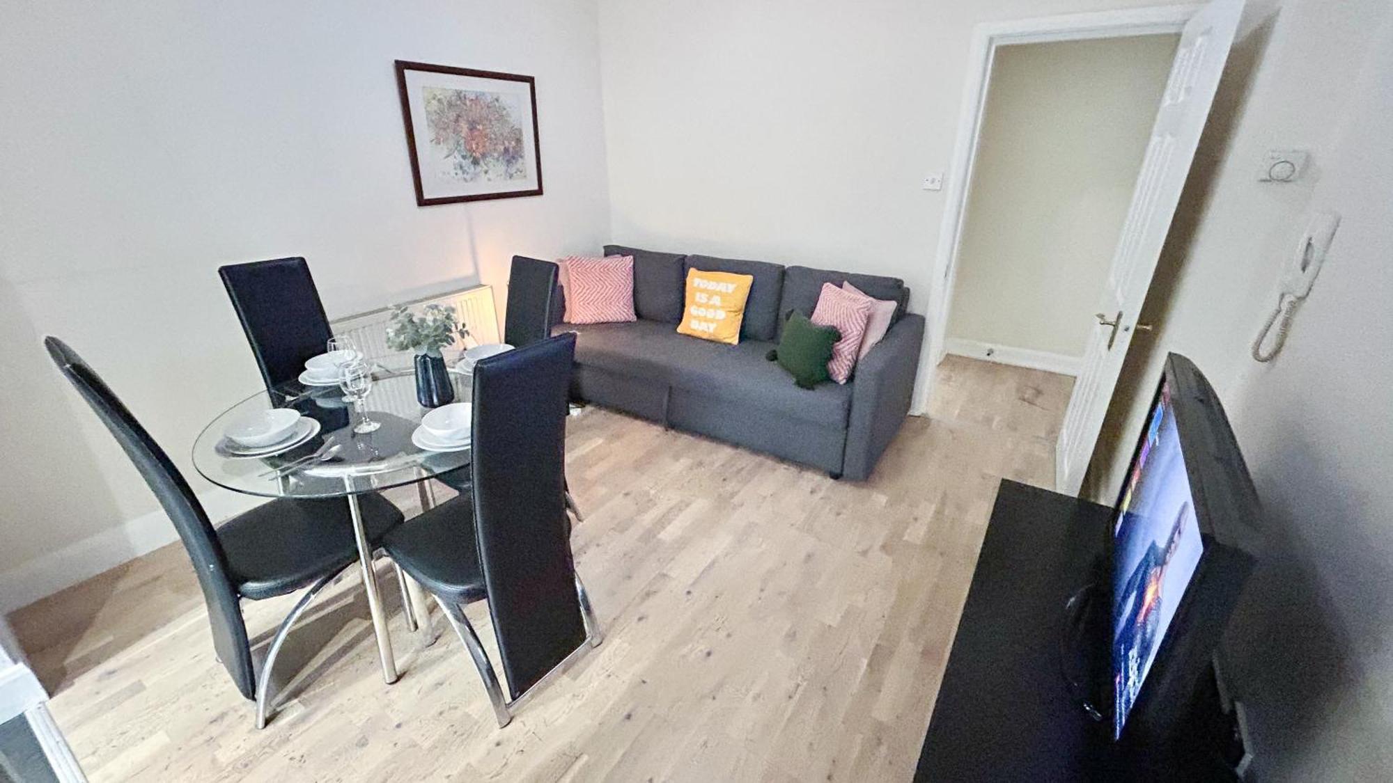 1-Bedroom Flat With Small Garden & Paid Parking In Finsbury Park, Highbury Londres Exterior foto