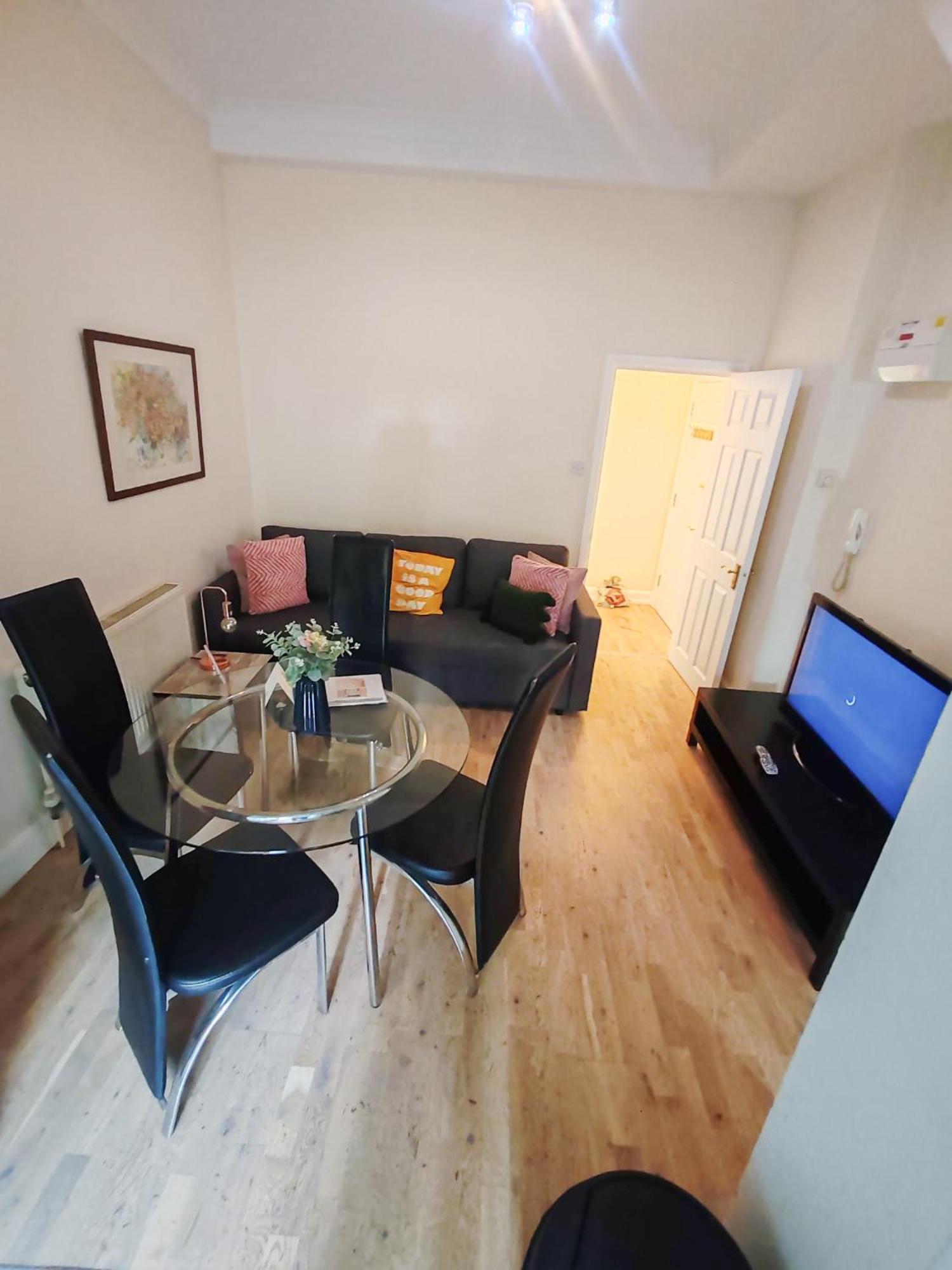 1-Bedroom Flat With Small Garden & Paid Parking In Finsbury Park, Highbury Londres Exterior foto