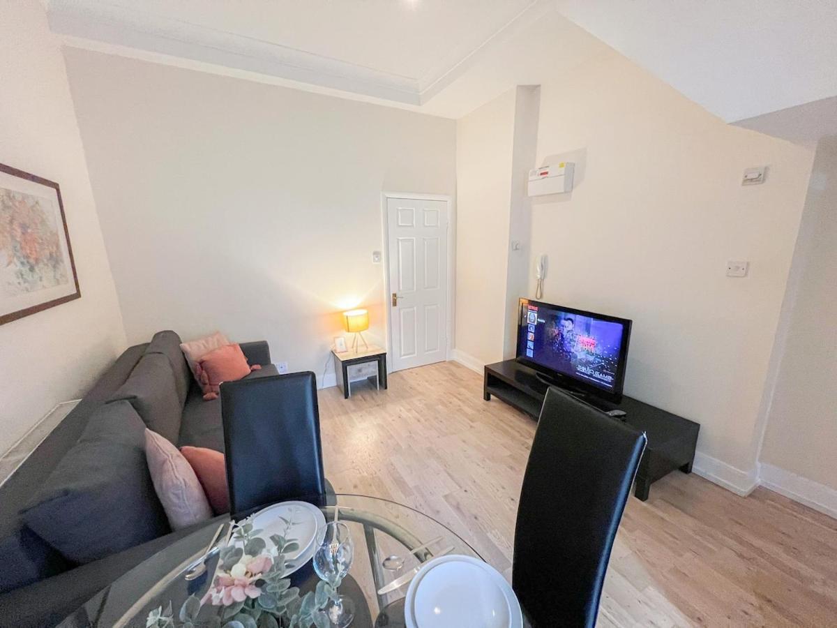 1-Bedroom Flat With Small Garden & Paid Parking In Finsbury Park, Highbury Londres Exterior foto