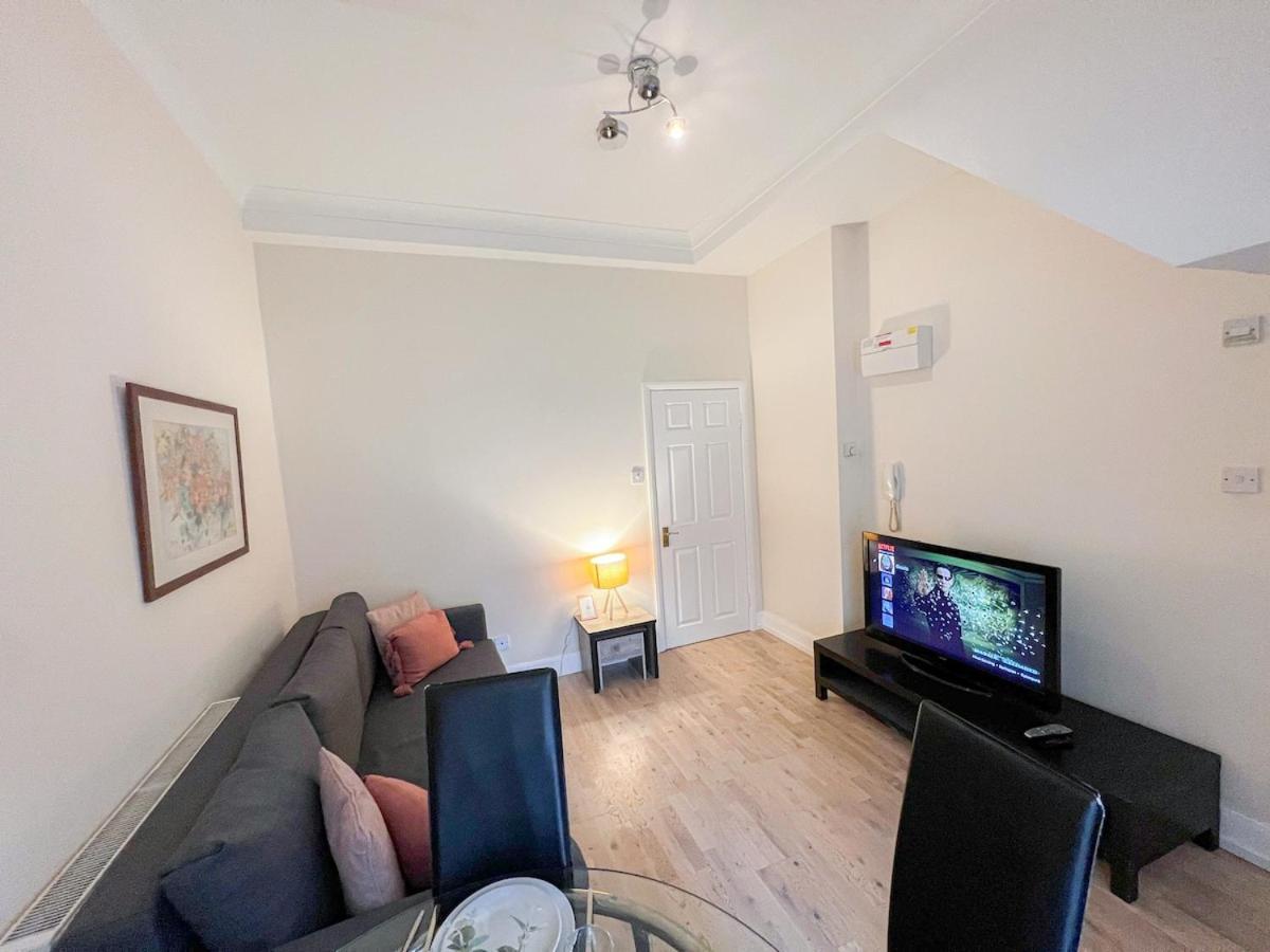 1-Bedroom Flat With Small Garden & Paid Parking In Finsbury Park, Highbury Londres Exterior foto